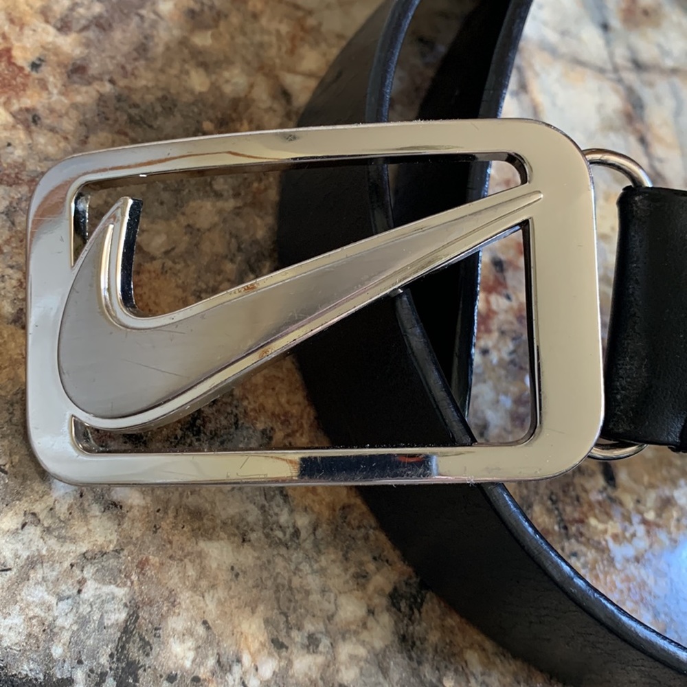 NikeGolf Men’s 38W Black And Chrome Buckle Belt